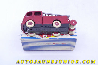 Le Dinky Toys Berliet Camion Premierts secours est en vente sur Auto Jaune Junior ! Découvrez nos collections de diecast Tekno, Politoys, Mebetoys, Mercury, Joal, Diapet, Märklin, TootsieToys.AutoJaune Junior ; Vous avez le même jouet ? Profitez de notre expertise pour vous accompagner dans la vente de vos modèles ou votre collection ! Nous achetons tous lots de miniatures ! Contactez nous !