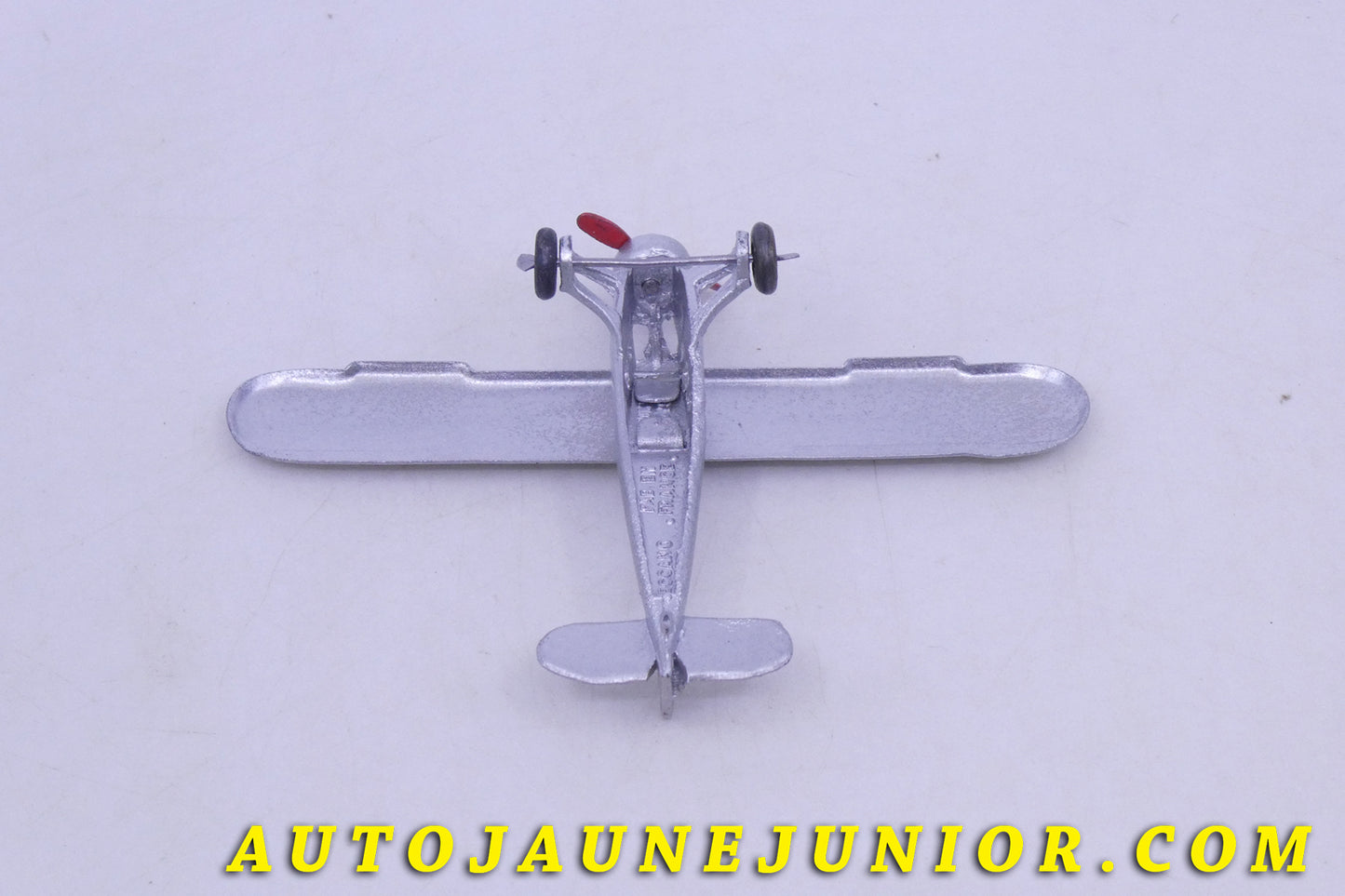 Le Dinky Toys Avion Potez 58 Sanitaire Croix rouge est en vente sur Auto Jaune Junior ! Découvrez nos collections de diecast Tekno, Politoys, Mebetoys, Mercury, Joal, Diapet, Märklin, TootsieToys.AutoJaune Junior ; Vous avez le même jouet ? Profitez de notre expertise pour vous accompagner dans la vente de vos modèles ou votre collection ! Nous achetons tous lots de miniatures ! Contactez nous !