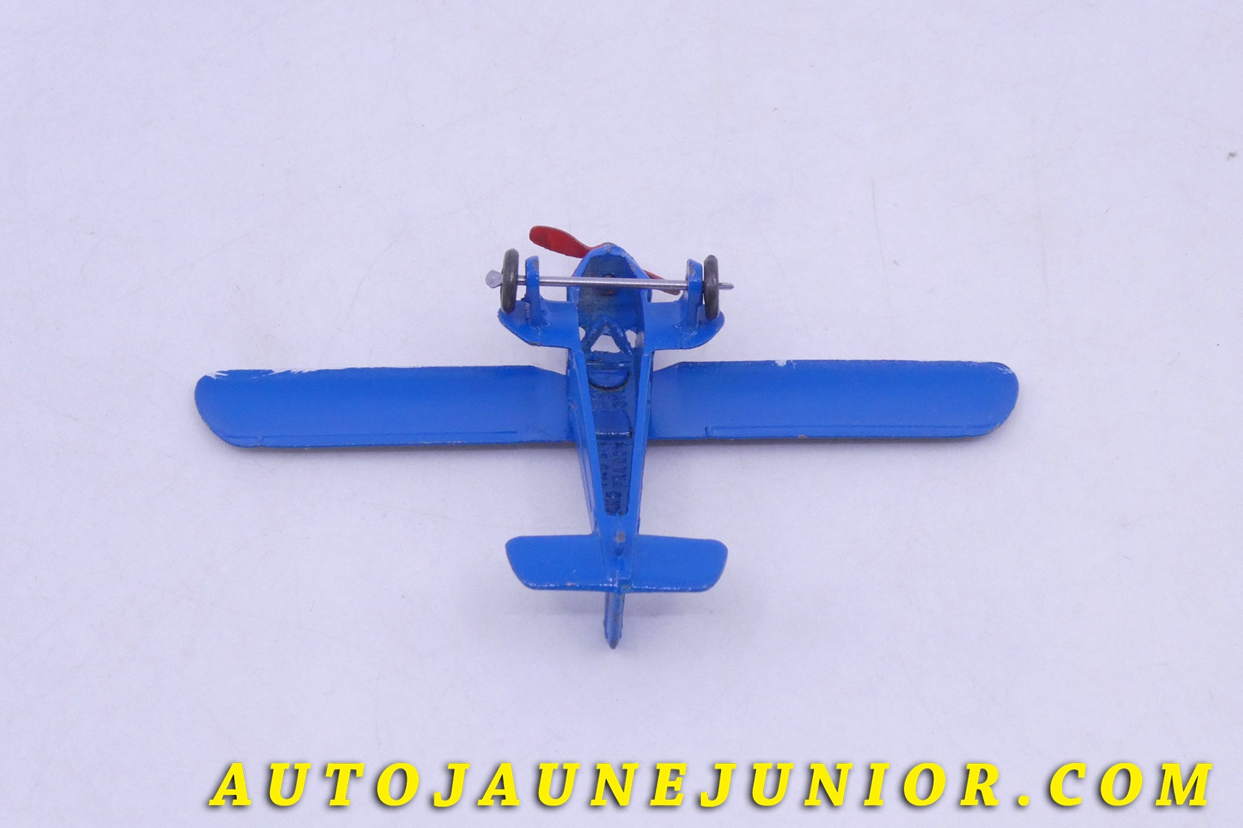 Le Dinky Toys Avion Henriot 180 hT est en vente sur Auto Jaune Junior ! Découvrez nos collections de diecast Tekno, Politoys, Mebetoys, Mercury, Joal, Diapet, Märklin, TootsieToys.AutoJaune Junior ; Vous avez le même jouet ? Profitez de notre expertise pour vous accompagner dans la vente de vos modèles ou votre collection ! Nous achetons tous lots de miniatures ! Contactez nous !