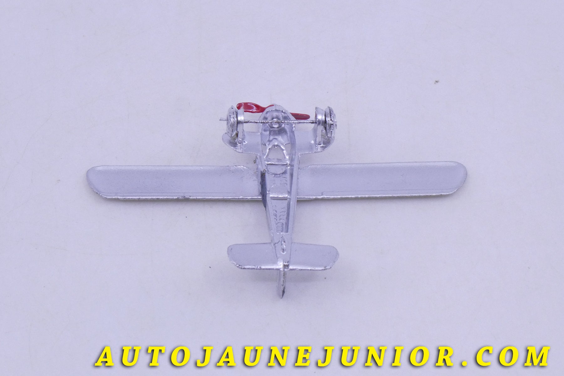 Le Dinky Toys Avion Henriot H 180 M est en vente sur Auto Jaune Junior ! Découvrez nos collections de diecast Tekno, Politoys, Mebetoys, Mercury, Joal, Diapet, Märklin, TootsieToys.AutoJaune Junior ; Vous avez le même jouet ? Profitez de notre expertise pour vous accompagner dans la vente de vos modèles ou votre collection ! Nous achetons tous lots de miniatures ! Contactez nous !