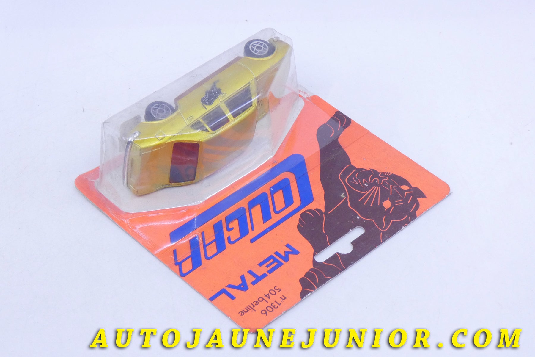 Le Solido Peugeot 504 Berline Cougar est en vente sur Auto Jaune Junior ! Découvrez nos collections de diecast Tekno, Politoys, Mebetoys, Mercury, Joal, Diapet, Märklin, TootsieToys.AutoJaune Junior ; Vous avez le même jouet ? Profitez de notre expertise pour vous accompagner dans la vente de vos modèles ou votre collection ! Nous achetons tous lots de miniatures ! Contactez nous !