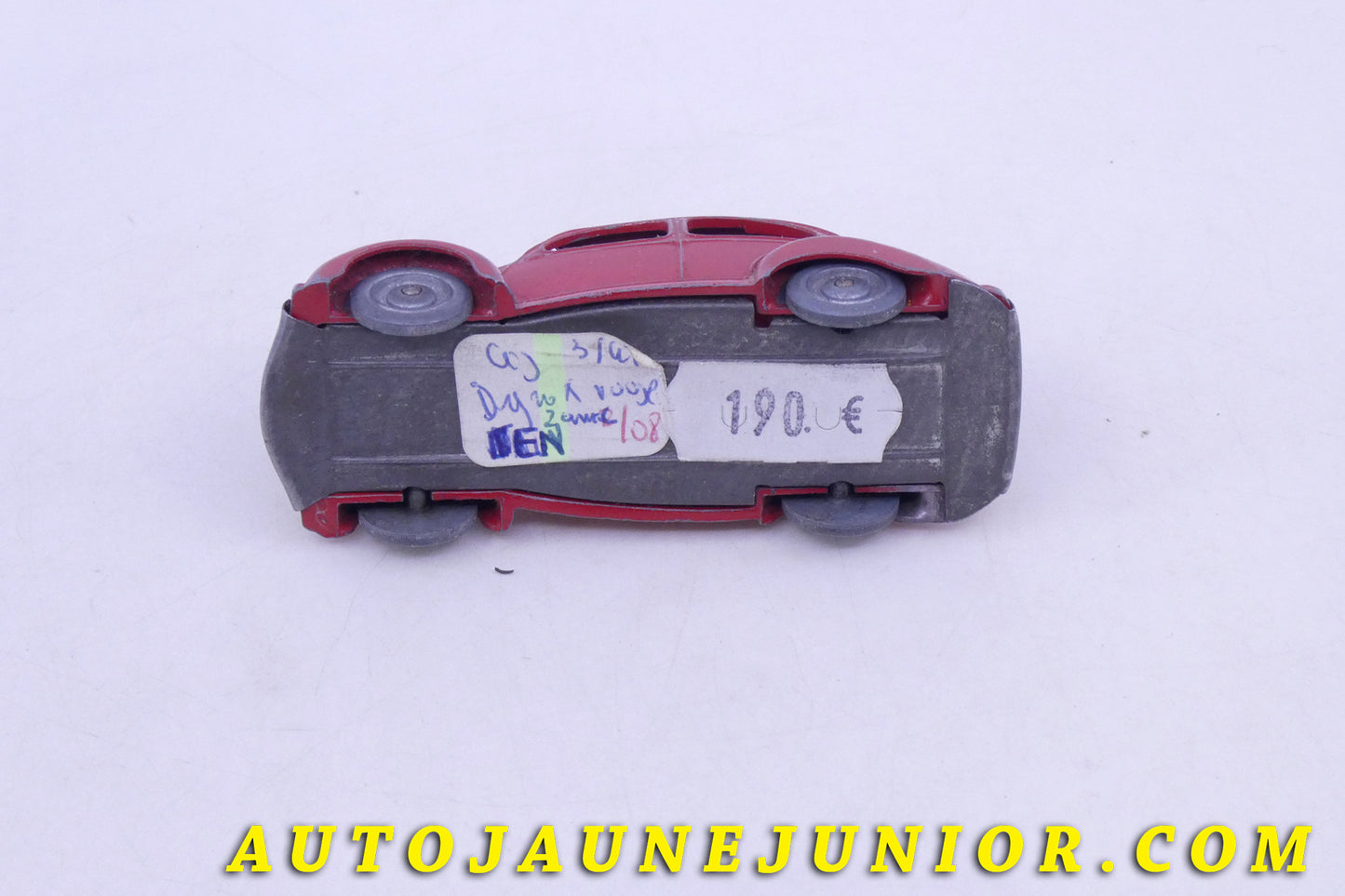 Le C-I-J Panhard Dyna X (Rouge et roues zamac) est en vente sur Auto Jaune Junior ! Découvrez nos collections de diecast Tekno, Politoys, Mebetoys, Mercury, Joal, Diapet, Märklin, TootsieToys.AutoJaune Junior ; Vous avez le même jouet ? Profitez de notre expertise pour vous accompagner dans la vente de vos modèles ou votre collection ! Nous achetons tous lots de miniatures ! Contactez nous !