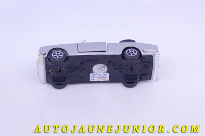 Le Politoys Rolls Royce Silver shadow convertible est en vente sur Auto Jaune Junior ! Découvrez nos collections de diecast Tekno, Politoys, Mebetoys, Mercury, Joal, Diapet, Märklin, TootsieToys.AutoJaune Junior ; Vous avez le même jouet ? Profitez de notre expertise pour vous accompagner dans la vente de vos modèles ou votre collection ! Nous achetons tous lots de miniatures ! Contactez nous !