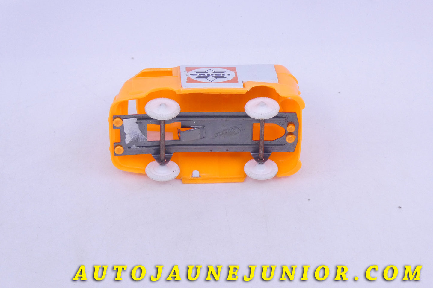 Le #10049 - Sésame - Renault - Estafette "Expert" est en vente sur Auto Jaune Junior ! Tekno, Politoys, Mebetoys, Mercury, Joal, Diapet, Märklin, TootsieToys.Vous avez le même jouet ? Profitez de notre expertise pour vous accompagner dans la vente de vos modèles ou votre collection ! Nous achetons tous lots de miniatures ! Contactez nous ! contact@autojaunejunior.com. 