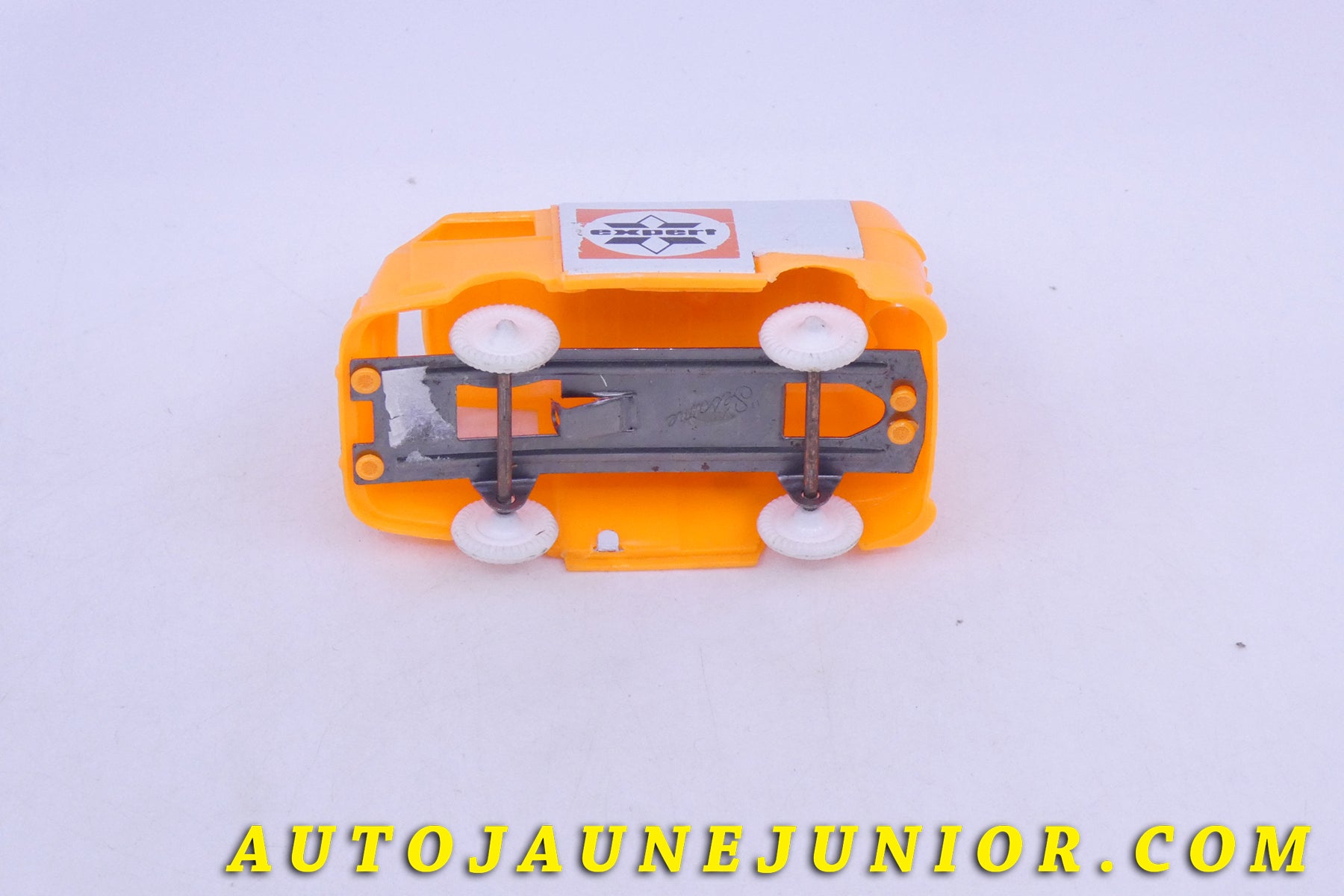 Le #10049 - Sésame - Renault - Estafette "Expert" est en vente sur Auto Jaune Junior ! Tekno, Politoys, Mebetoys, Mercury, Joal, Diapet, Märklin, TootsieToys.Vous avez le même jouet ? Profitez de notre expertise pour vous accompagner dans la vente de vos modèles ou votre collection ! Nous achetons tous lots de miniatures ! Contactez nous ! contact@autojaunejunior.com. 