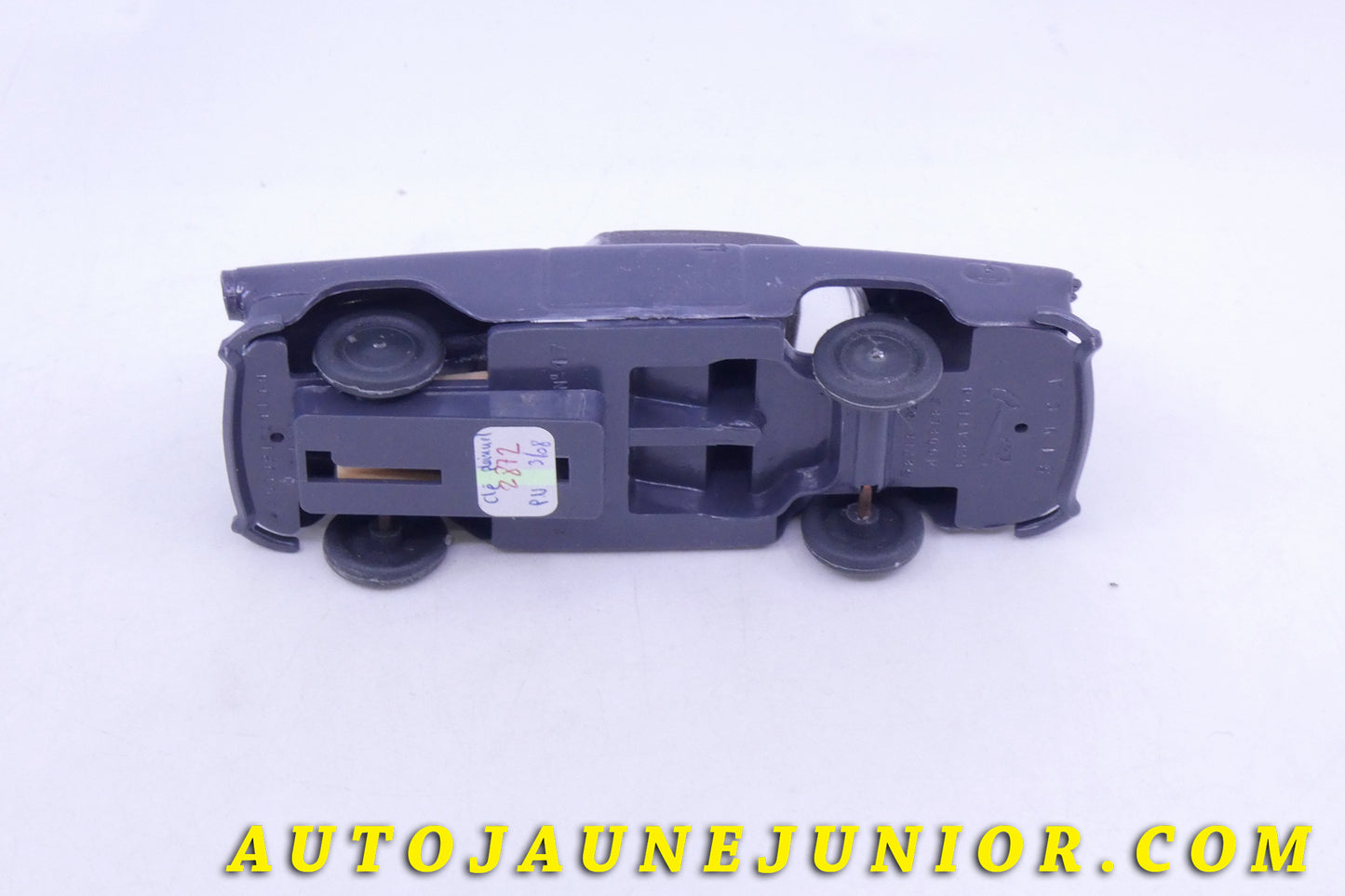 Le Clé Simca Océane- Hard Top mécanique est en vente sur Auto Jaune Junior ! Découvrez nos collections de diecast Tekno, Politoys, Mebetoys, Mercury, Joal, Diapet, Märklin, TootsieToys.AutoJaune Junior ; Vous avez le même jouet ? Profitez de notre expertise pour vous accompagner dans la vente de vos modèles ou votre collection ! Nous achetons tous lots de miniatures ! Contactez nous !