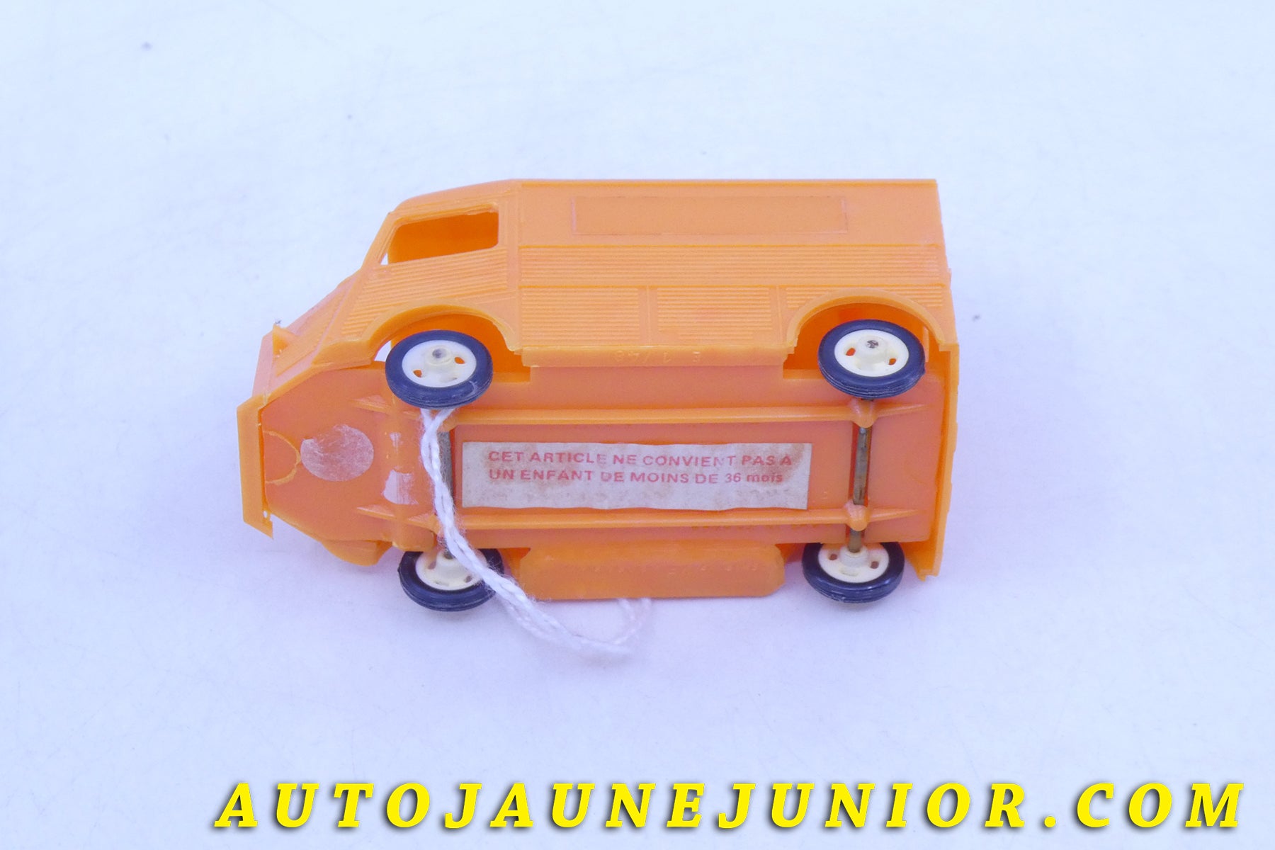 Le #10060 - Clé - Citroën - 1200 Kg Fourgon est en vente sur Auto Jaune Junior ! Tekno, Politoys, Mebetoys, Mercury, Joal, Diapet, Märklin, TootsieToys.Vous avez le même jouet ? Profitez de notre expertise pour vous accompagner dans la vente de vos modèles ou votre collection ! Nous achetons tous lots de miniatures ! Contactez nous ! contact@autojaunejunior.com. 