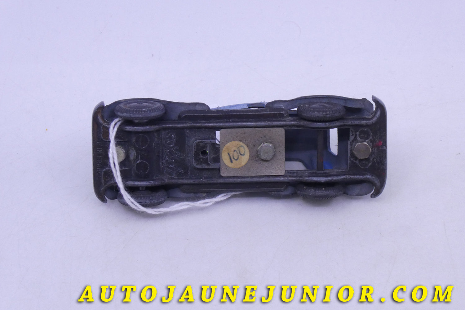 Le Solido Berline Auto démontable est en vente sur Auto Jaune Junior ! Découvrez nos collections de diecast Tekno, Politoys, Mebetoys, Mercury, Joal, Diapet, Märklin, TootsieToys.AutoJaune Junior ; Vous avez le même jouet ? Profitez de notre expertise pour vous accompagner dans la vente de vos modèles ou votre collection ! Nous achetons tous lots de miniatures ! Contactez nous !