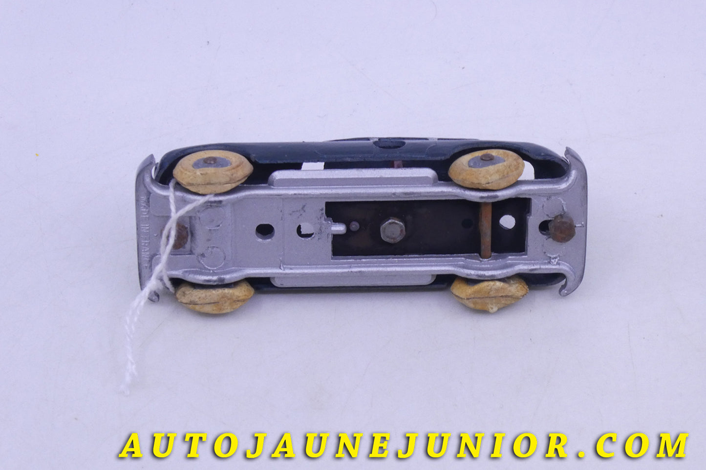Le Solido Berline Auto démontable est en vente sur Auto Jaune Junior ! Découvrez nos collections de diecast Tekno, Politoys, Mebetoys, Mercury, Joal, Diapet, Märklin, TootsieToys.AutoJaune Junior ; Vous avez le même jouet ? Profitez de notre expertise pour vous accompagner dans la vente de vos modèles ou votre collection ! Nous achetons tous lots de miniatures ! Contactez nous !