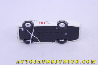 Le Dinky Toys Mercedes W196 monoplace caréne (jantes aluminium) est en vente sur Auto Jaune Junior ! Découvrez nos collections de diecast Tekno, Politoys, Mebetoys, Mercury, Joal, Diapet, Märklin, TootsieToys.AutoJaune Junior ; Vous avez le même jouet ? Profitez de notre expertise pour vous accompagner dans la vente de vos modèles ou votre collection ! Nous achetons tous lots de miniatures ! Contactez nous !