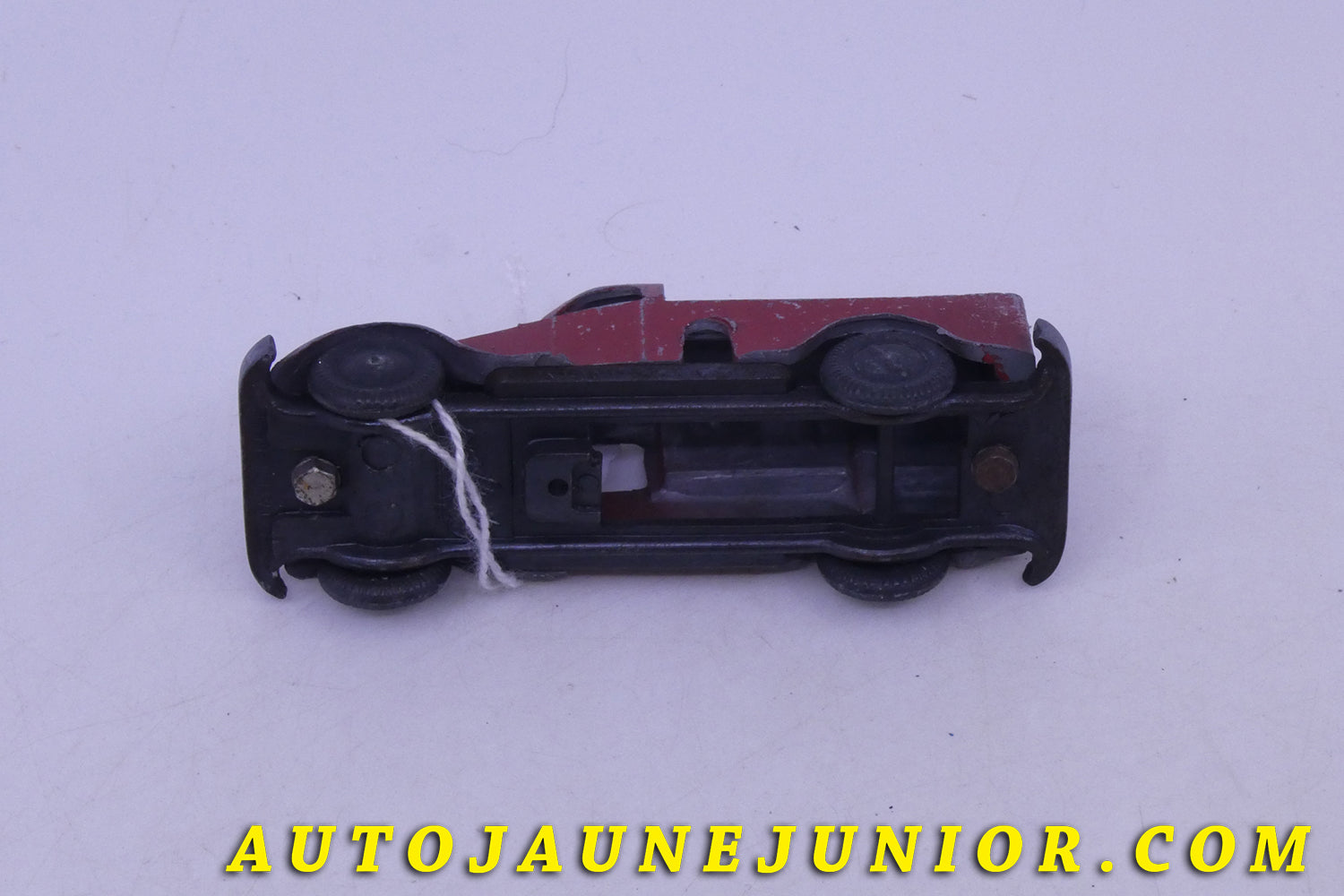 Le Solido Camion Camion Citerne démontable est en vente sur Auto Jaune Junior ! Découvrez nos collections de diecast Tekno, Politoys, Mebetoys, Mercury, Joal, Diapet, Märklin, TootsieToys.AutoJaune Junior ; Vous avez le même jouet ? Profitez de notre expertise pour vous accompagner dans la vente de vos modèles ou votre collection ! Nous achetons tous lots de miniatures ! Contactez nous !