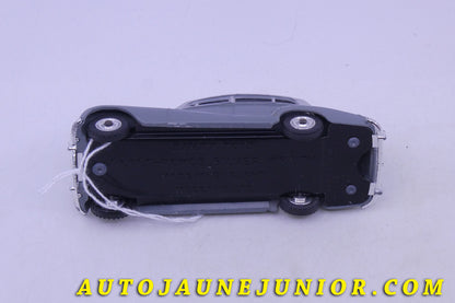 Le Dinky Toys Rolls Royce Silver Wraith est en vente sur Auto Jaune Junior ! Découvrez nos collections de diecast Tekno, Politoys, Mebetoys, Mercury, Joal, Diapet, Märklin, TootsieToys.AutoJaune Junior ; Vous avez le même jouet ? Profitez de notre expertise pour vous accompagner dans la vente de vos modèles ou votre collection ! Nous achetons tous lots de miniatures ! Contactez nous !