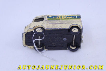Le Dinky Toys Citroën 1200Kgs fourgon "Ch.Gervais" est en vente sur Auto Jaune Junior ! Découvrez nos collections de diecast Tekno, Politoys, Mebetoys, Mercury, Joal, Diapet, Märklin, TootsieToys.AutoJaune Junior ; Vous avez le même jouet ? Profitez de notre expertise pour vous accompagner dans la vente de vos modèles ou votre collection ! Nous achetons tous lots de miniatures ! Contactez nous !