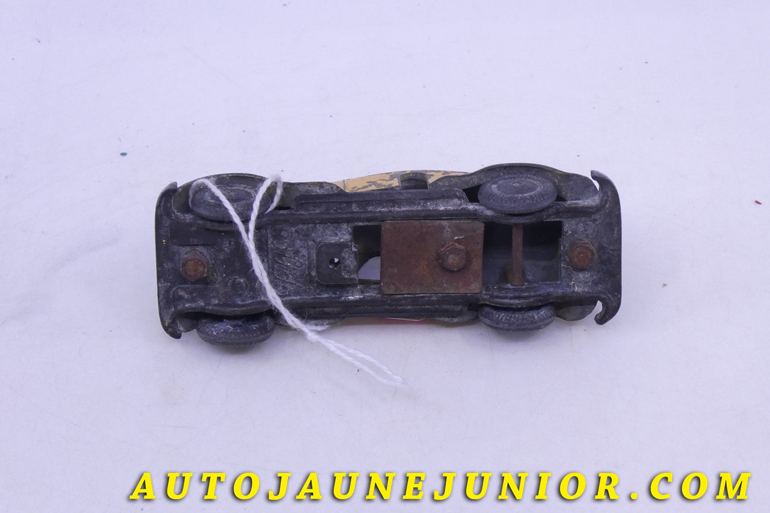 Le Solido Auto Auto démontable est en vente sur Auto Jaune Junior ! Découvrez nos collections de diecast Tekno, Politoys, Mebetoys, Mercury, Joal, Diapet, Märklin, TootsieToys.AutoJaune Junior ; Vous avez le même jouet ? Profitez de notre expertise pour vous accompagner dans la vente de vos modèles ou votre collection ! Nous achetons tous lots de miniatures ! Contactez nous !