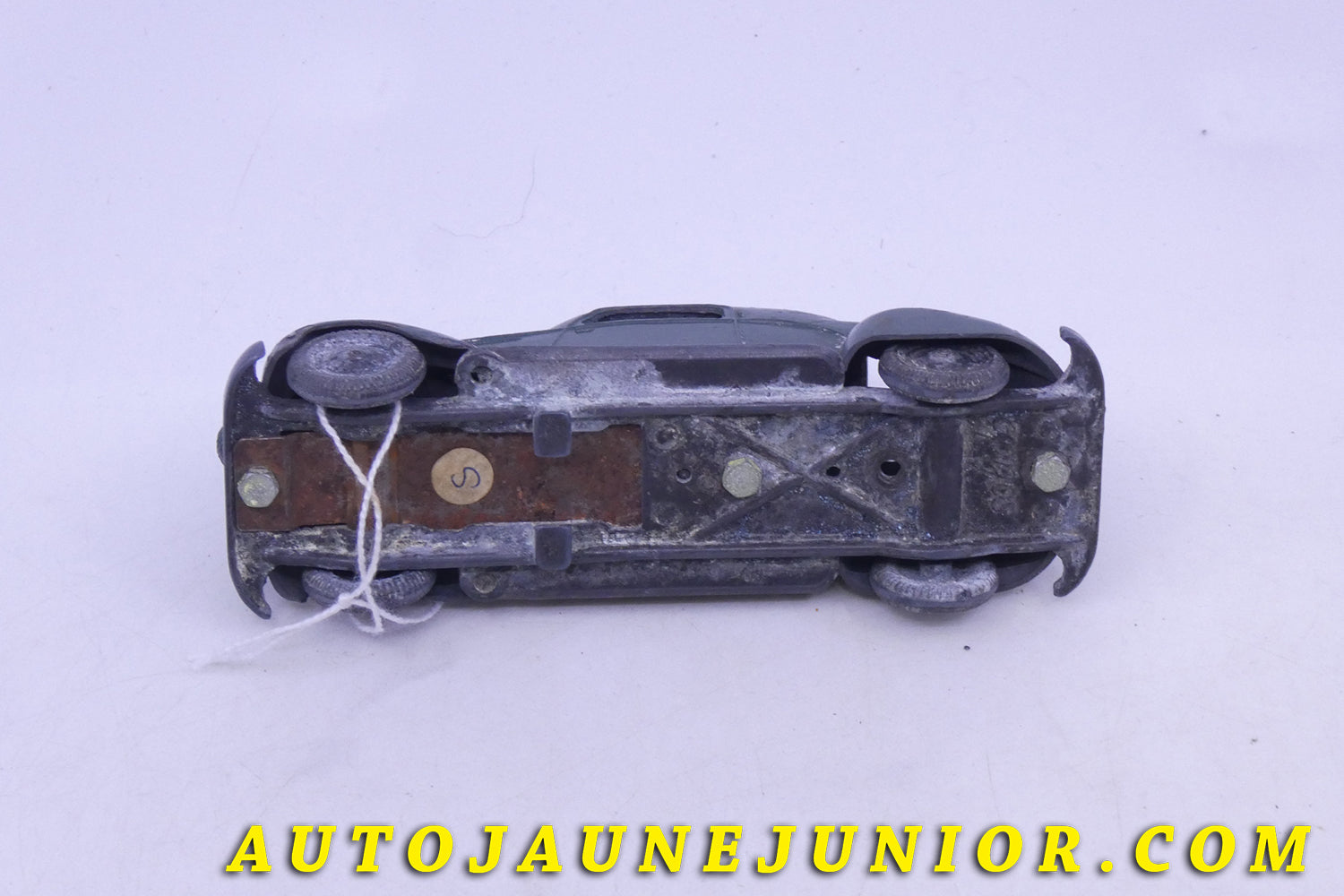 Le Solido Auto Auto démontable est en vente sur Auto Jaune Junior ! Découvrez nos collections de diecast Tekno, Politoys, Mebetoys, Mercury, Joal, Diapet, Märklin, TootsieToys.AutoJaune Junior ; Vous avez le même jouet ? Profitez de notre expertise pour vous accompagner dans la vente de vos modèles ou votre collection ! Nous achetons tous lots de miniatures ! Contactez nous !