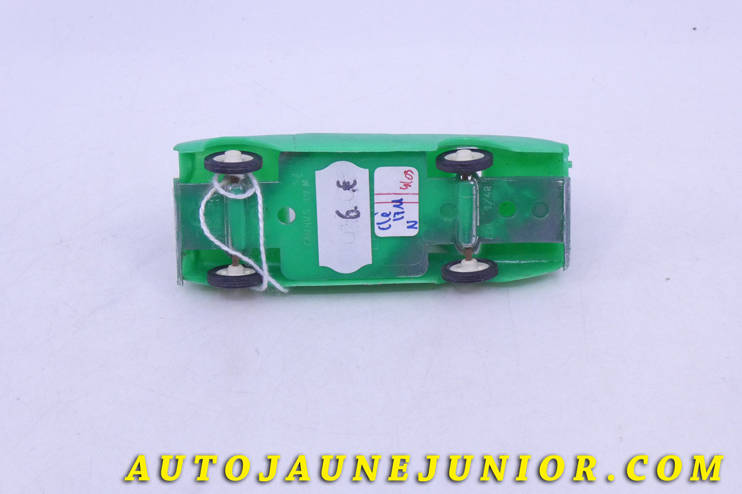 Le Clé Ford Taunus 17 M Berline est en vente sur Auto Jaune Junior ! Découvrez nos collections de diecast Tekno, Politoys, Mebetoys, Mercury, Joal, Diapet, Märklin, TootsieToys.Vous avez le même jouet ? Profitez de notre expertise pour vous accompagner dans la vente de vos modèles ou votre collection ! Nous achetons tous lots de miniatures ! Contactez nous !