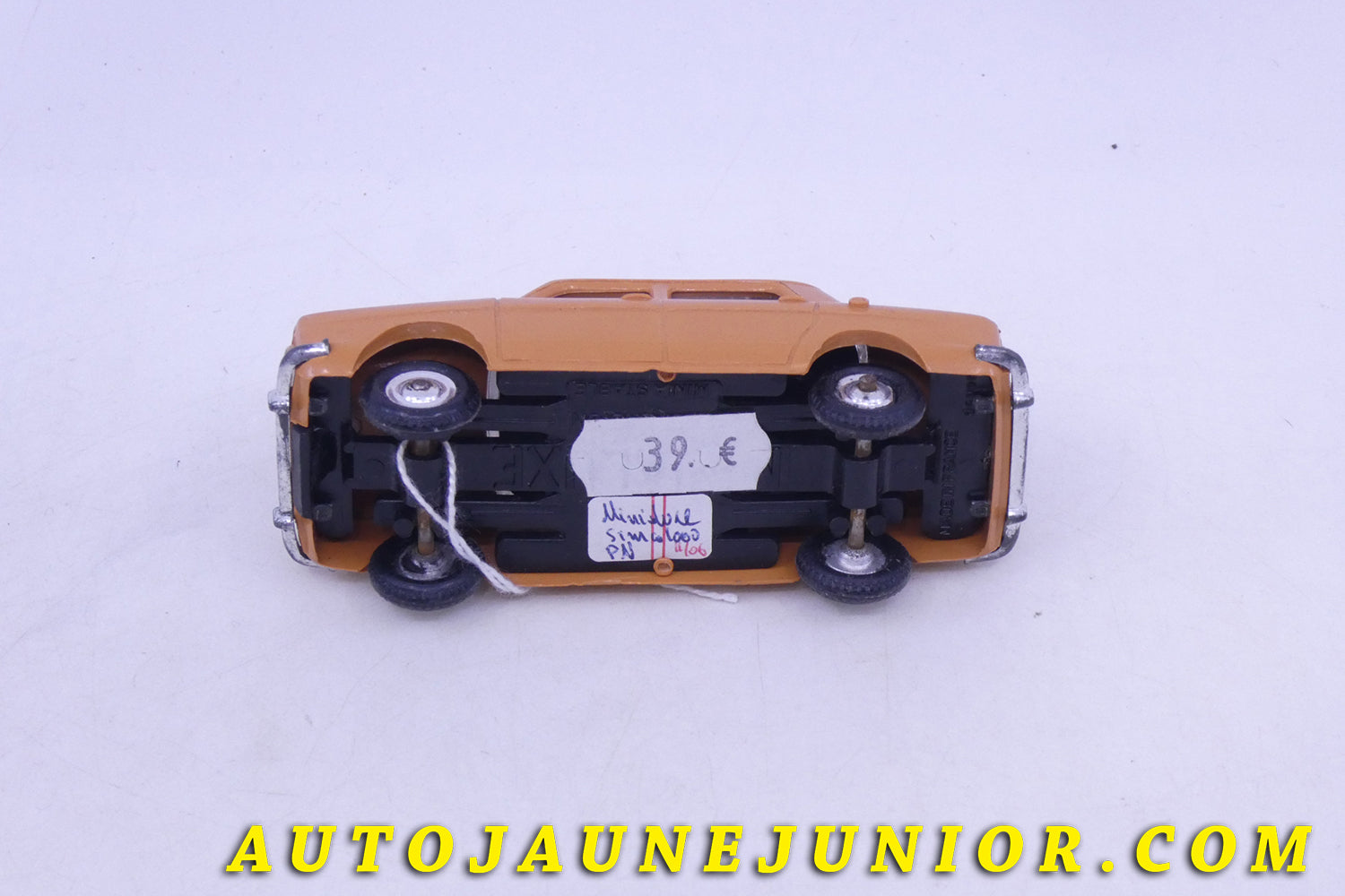 Le Minialuxe Simca 1000 est en vente sur Auto Jaune Junior ! Découvrez nos collections de diecast Tekno, Politoys, Mebetoys, Mercury, Joal, Diapet, Märklin, TootsieToys.AutoJaune Junior ; Vous avez le même jouet ? Profitez de notre expertise pour vous accompagner dans la vente de vos modèles ou votre collection ! Nous achetons tous lots de miniatures ! Contactez nous !