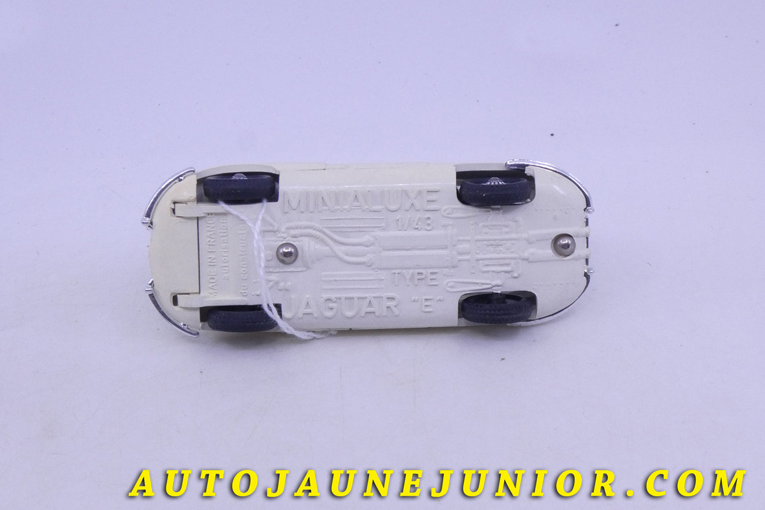 Le Minialuxe Jaguar Type E coupé est en vente sur Auto Jaune Junior ! Découvrez nos collections de diecast Tekno, Politoys, Mebetoys, Mercury, Joal, Diapet, Märklin, TootsieToys.AutoJaune Junior ; Vous avez le même jouet ? Profitez de notre expertise pour vous accompagner dans la vente de vos modèles ou votre collection ! Nous achetons tous lots de miniatures ! Contactez nous !