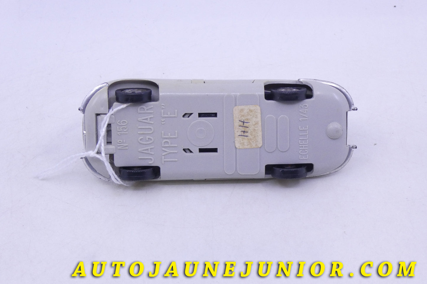 Le KDN Jaguar Type E coupé est en vente sur Auto Jaune Junior ! Découvrez nos collections de diecast Tekno, Politoys, Mebetoys, Mercury, Joal, Diapet, Märklin, TootsieToys.AutoJaune Junior ; Vous avez le même jouet ? Profitez de notre expertise pour vous accompagner dans la vente de vos modèles ou votre collection ! Nous achetons tous lots de miniatures ! Contactez nous !