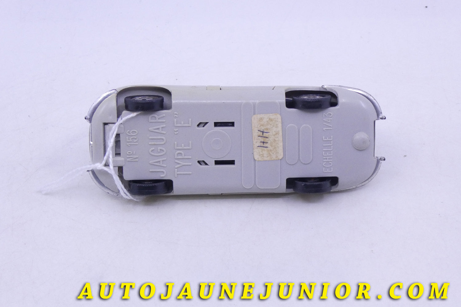 Le KDN Jaguar Type E coupé est en vente sur Auto Jaune Junior ! Découvrez nos collections de diecast Tekno, Politoys, Mebetoys, Mercury, Joal, Diapet, Märklin, TootsieToys.AutoJaune Junior ; Vous avez le même jouet ? Profitez de notre expertise pour vous accompagner dans la vente de vos modèles ou votre collection ! Nous achetons tous lots de miniatures ! Contactez nous !