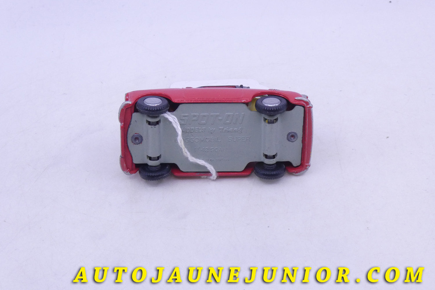 Le Spot-On Goggomobile TS 400 est en vente sur Auto Jaune Junior ! Découvrez nos collections de diecast Tekno, Politoys, Mebetoys, Mercury, Joal, Diapet, Märklin, TootsieToys.AutoJaune Junior ; Vous avez le même jouet ? Profitez de notre expertise pour vous accompagner dans la vente de vos modèles ou votre collection ! Nous achetons tous lots de miniatures ! Contactez nous !