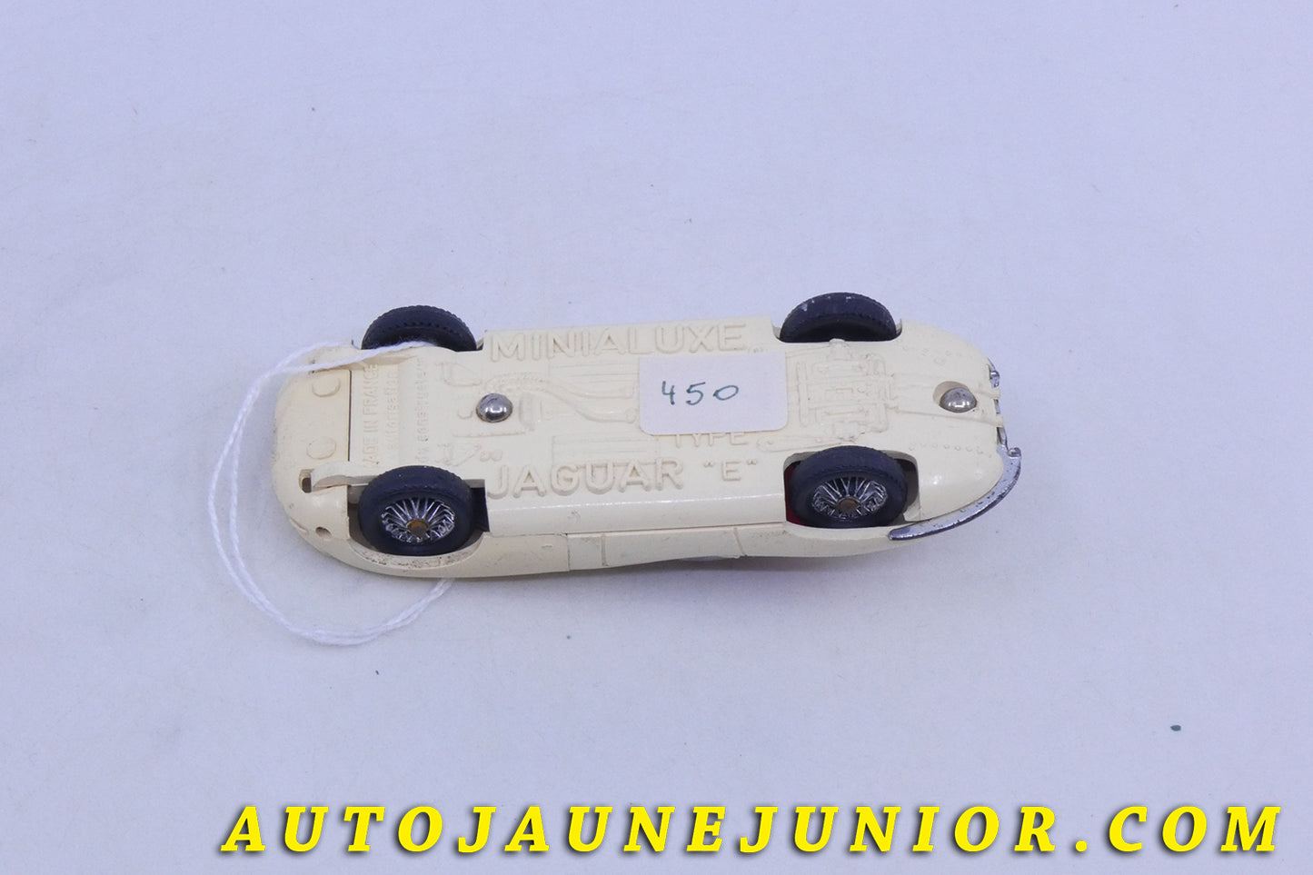 Le Minialuxe Jaguar Type E cabriolet est en vente sur Auto Jaune Junior ! Découvrez nos collections de diecast Tekno, Politoys, Mebetoys, Mercury, Joal, Diapet, Märklin, TootsieToys.AutoJaune Junior ; Vous avez le même jouet ? Profitez de notre expertise pour vous accompagner dans la vente de vos modèles ou votre collection ! Nous achetons tous lots de miniatures ! Contactez nous !