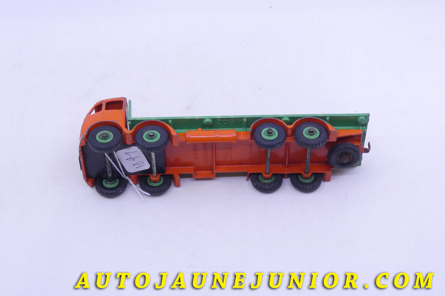 Le Dinky Toys Foden Mk2 Plateau est en vente sur Auto Jaune Junior ! Découvrez nos collections de diecast Tekno, Politoys, Mebetoys, Mercury, Joal, Diapet, Märklin, TootsieToys.AutoJaune Junior ; Vous avez le même jouet ? Profitez de notre expertise pour vous accompagner dans la vente de vos modèles ou votre collection ! Nous achetons tous lots de miniatures ! Contactez nous !