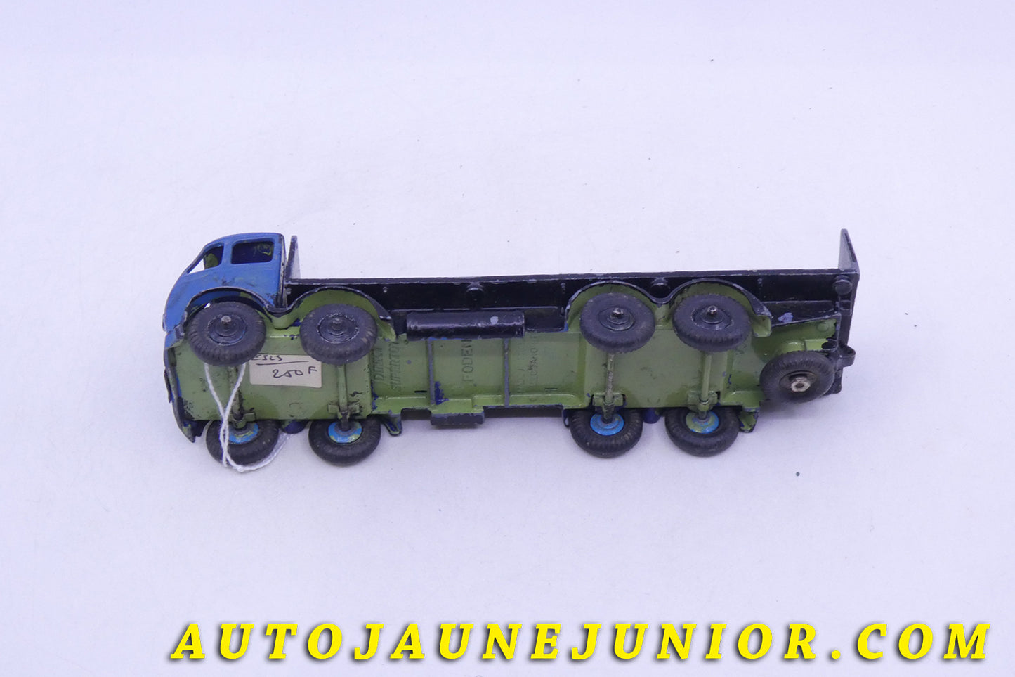 Le Dinky Toys Foden Mk 1 plateau dosseret est en vente sur Auto Jaune Junior ! Découvrez nos collections de diecast Tekno, Politoys, Mebetoys, Mercury, Joal, Diapet, Märklin, TootsieToys.AutoJaune Junior ; Vous avez le même jouet ? Profitez de notre expertise pour vous accompagner dans la vente de vos modèles ou votre collection ! Nous achetons tous lots de miniatures ! Contactez nous !