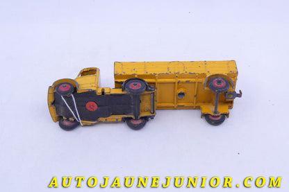 Le Dinky Toys Bedford O tracteur semi remorque ridelles est en vente sur Auto Jaune Junior ! Découvrez nos collections de diecast Tekno, Politoys, Mebetoys, Mercury, Joal, Diapet, Märklin, TootsieToys.AutoJaune Junior ; Vous avez le même jouet ? Profitez de notre expertise pour vous accompagner dans la vente de vos modèles ou votre collection ! Nous achetons tous lots de miniatures ! Contactez nous !