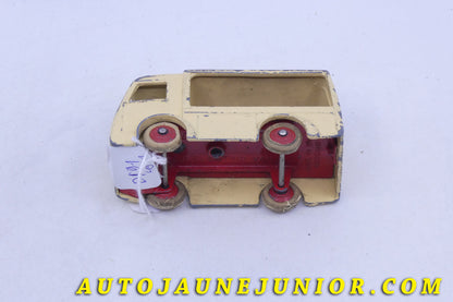 Le Dinky Toys Walker camionette éléctrique NCB est en vente sur Auto Jaune Junior ! Découvrez nos collections de diecast Tekno, Politoys, Mebetoys, Mercury, Joal, Diapet, Märklin, TootsieToys.AutoJaune Junior ; Vous avez le même jouet ? Profitez de notre expertise pour vous accompagner dans la vente de vos modèles ou votre collection ! Nous achetons tous lots de miniatures ! Contactez nous !