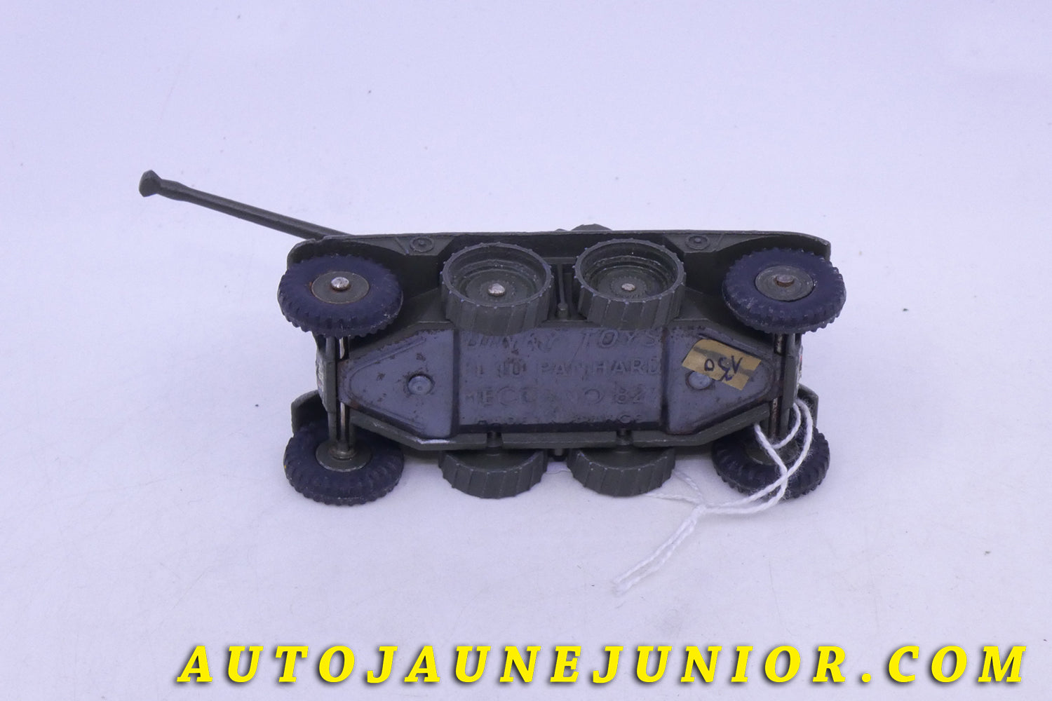 Le #10137 - Dinky Toys - Panhard - FL10 engin blindé de reconnaissance est en vente sur Auto Jaune Junior ! Tekno, Politoys, Mebetoys, Mercury, Joal, Diapet, Märklin, TootsieToys.Vous avez le même jouet ? Profitez de notre expertise pour vous accompagner dans la vente de vos modèles ou votre collection ! Nous achetons tous lots de miniatures ! Contactez nous ! contact@autojaunejunior.com. 