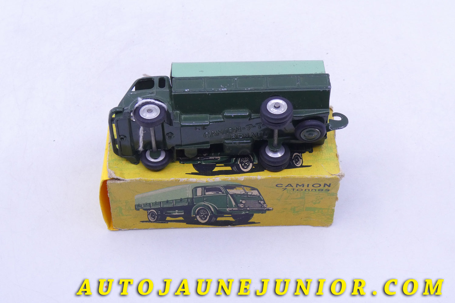 Le C-I-J Renault Camion 7 tonnes ridelles bâché première version est en vente sur Auto Jaune Junior ! Découvrez nos collections de diecast Tekno, Politoys, Mebetoys, Mercury, Joal, Diapet, Märklin, TootsieToys.AutoJaune Junior ; Vous avez le même jouet ? Profitez de notre expertise pour vous accompagner dans la vente de vos modèles ou votre collection ! Nous achetons tous lots de miniatures ! Contactez nous !