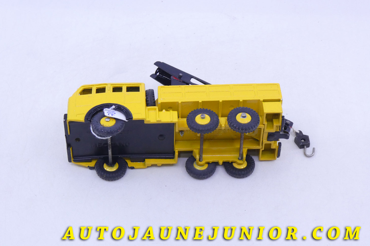 Le Dinky Toys Berliet Tracteur T6 avec remorque à ridelles et grue (Création artisanale !) est en vente sur Auto Jaune Junior ! Découvrez nos collections de diecast Tekno, Politoys, Mebetoys, Mercury, Joal, Diapet, Märklin, TootsieToys.AutoJaune Junior ; Vous avez le même jouet ? Profitez de notre expertise pour vous accompagner dans la vente de vos modèles ou votre collection ! Nous achetons tous lots de miniatures ! Contactez nous !