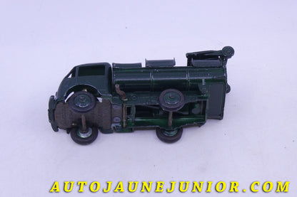 Le Dinky Toys Ford Camion Benne à ordure (Repeint) est en vente sur Auto Jaune Junior ! Découvrez nos collections de diecast Tekno, Politoys, Mebetoys, Mercury, Joal, Diapet, Märklin, TootsieToys.AutoJaune Junior ; Vous avez le même jouet ? Profitez de notre expertise pour vous accompagner dans la vente de vos modèles ou votre collection ! Nous achetons tous lots de miniatures ! Contactez nous !