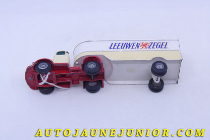 Le Tekno Volvo N88 tracteur semi fourgon Leeuwen Zegel est en vente sur Auto Jaune Junior ! Découvrez nos collections de diecast Tekno, Politoys, Mebetoys, Mercury, Joal, Diapet, Märklin, TootsieToys.AutoJaune Junior ; Vous avez le même jouet ? Profitez de notre expertise pour vous accompagner dans la vente de vos modèles ou votre collection ! Nous achetons tous lots de miniatures ! Contactez nous !