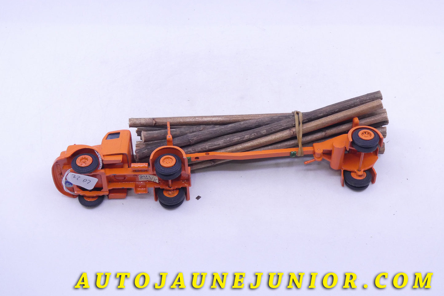 Le Tekno Scania 75 tracteur semi remorque fardier est en vente sur Auto Jaune Junior ! Découvrez nos collections de diecast Tekno, Politoys, Mebetoys, Mercury, Joal, Diapet, Märklin, TootsieToys.AutoJaune Junior ; Vous avez le même jouet ? Profitez de notre expertise pour vous accompagner dans la vente de vos modèles ou votre collection ! Nous achetons tous lots de miniatures ! Contactez nous !