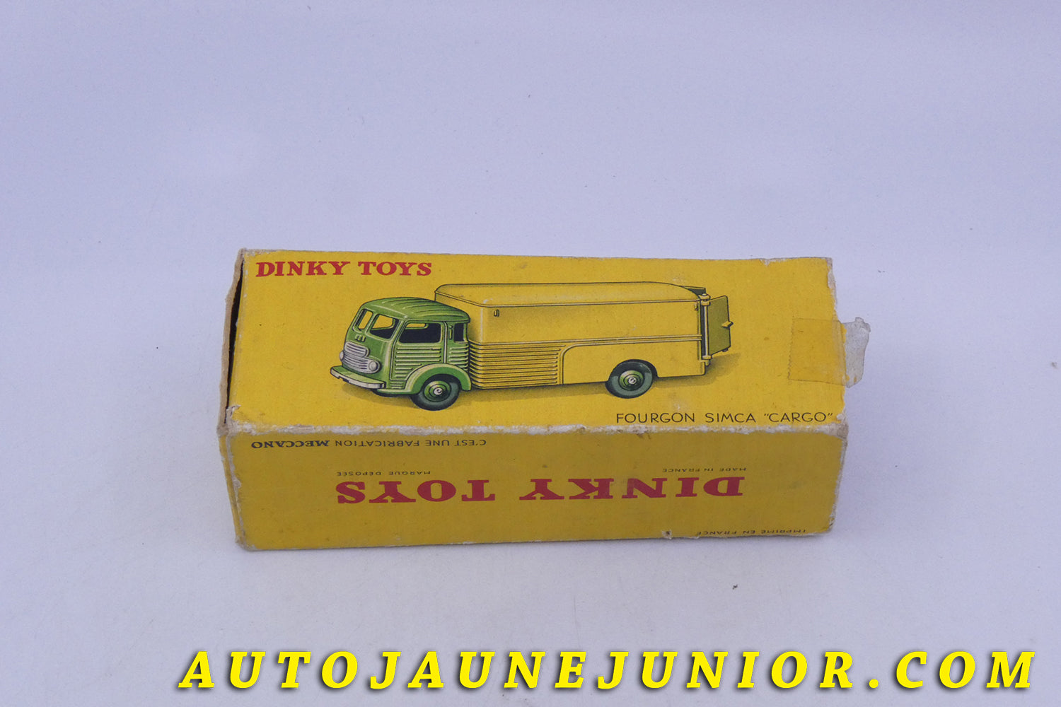 Le Dinky Toys Simca Fourgon Cargo est en vente sur Auto Jaune Junior ! Découvrez nos collections de diecast Tekno, Politoys, Mebetoys, Mercury, Joal, Diapet, Märklin, TootsieToys.AutoJaune Junior ; Vous avez le même jouet ? Profitez de notre expertise pour vous accompagner dans la vente de vos modèles ou votre collection ! Nous achetons tous lots de miniatures ! Contactez nous !