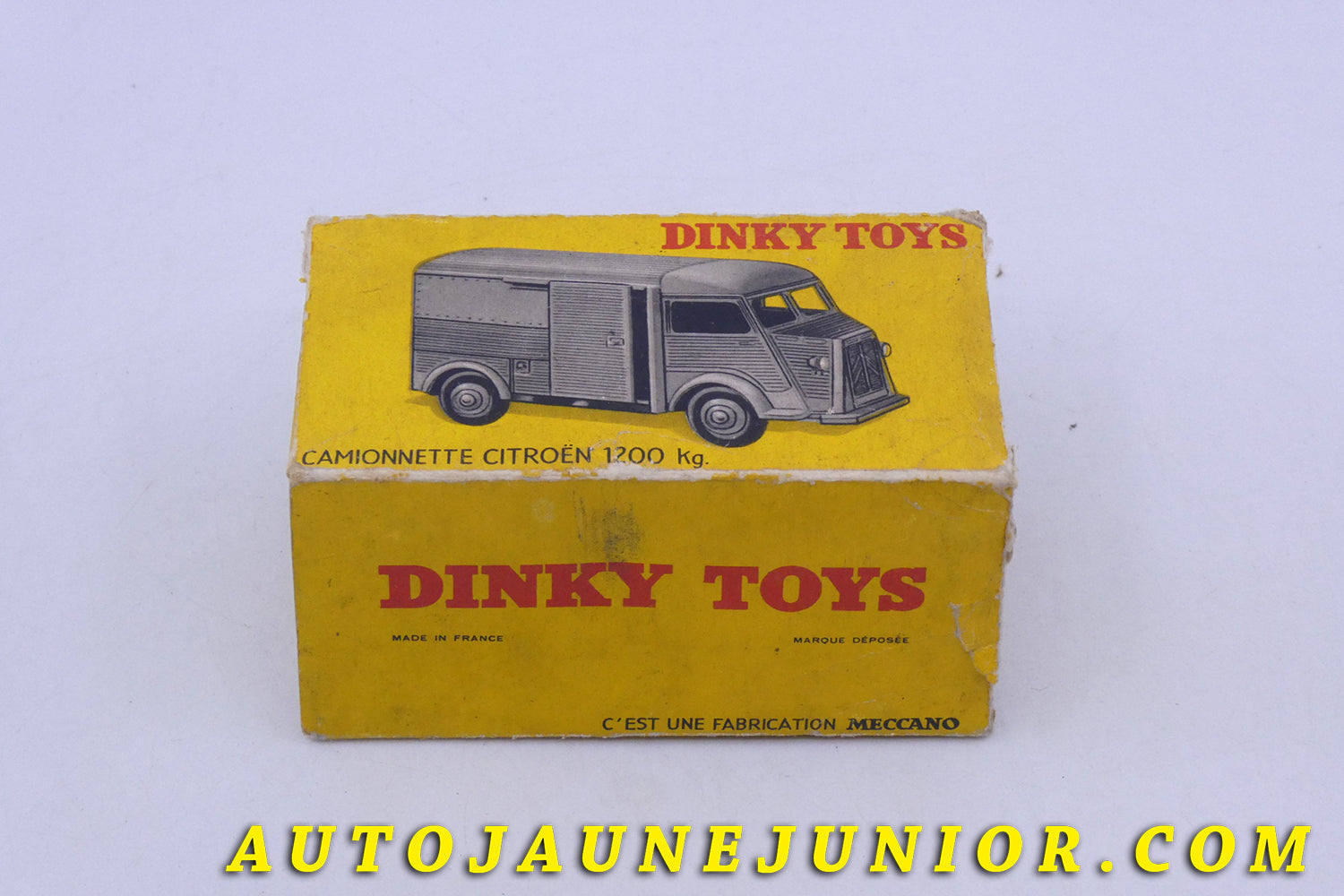 Le Dinky Toys Citroën Camionnette 1200Kg est en vente sur Auto Jaune Junior ! Découvrez nos collections de diecast Tekno, Politoys, Mebetoys, Mercury, Joal, Diapet, Märklin, TootsieToys.AutoJaune Junior ; Vous avez le même jouet ? Profitez de notre expertise pour vous accompagner dans la vente de vos modèles ou votre collection ! Nous achetons tous lots de miniatures ! Contactez nous !