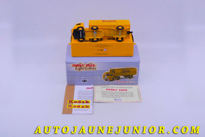 Le Atlas Panhard Coffret Collector Semi remorque Kodak est en vente sur Auto Jaune Junior ! Découvrez nos collections de diecast Tekno, Politoys, Mebetoys, Mercury, Joal, Diapet, Märklin, TootsieToys.AutoJaune Junior ; Vous avez le même jouet ? Profitez de notre expertise pour vous accompagner dans la vente de vos modèles ou votre collection ! Nous achetons tous lots de miniatures ! Contactez nous !