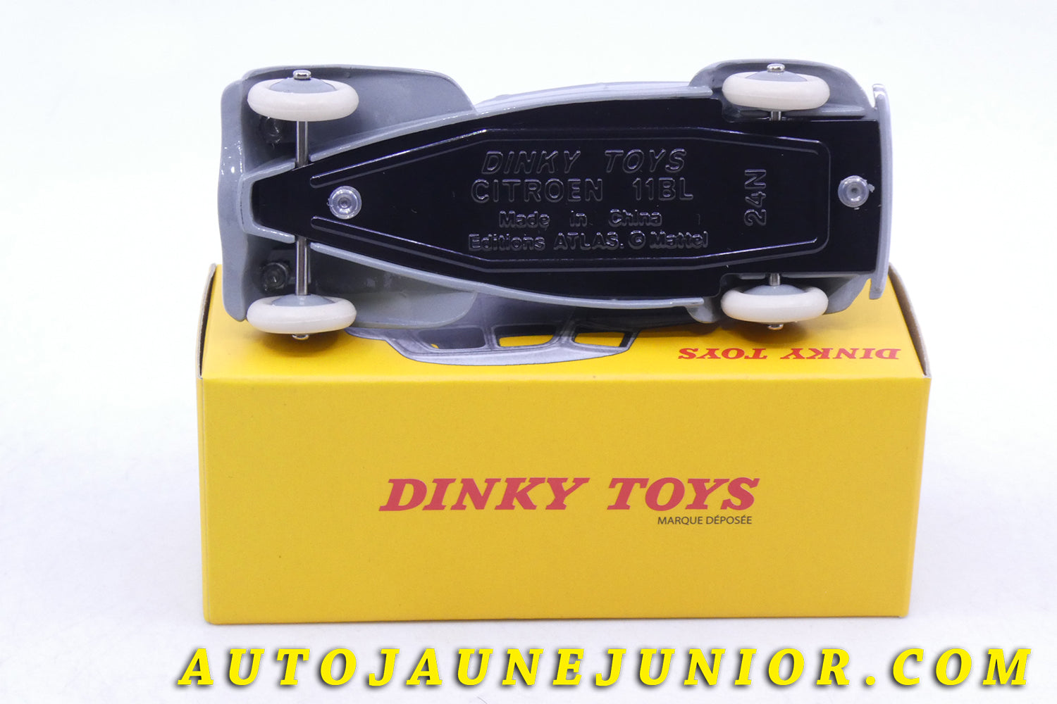Le Atlas Citroën Traction 11BL est en vente sur Auto Jaune Junior ! Découvrez nos collections de diecast Tekno, Politoys, Mebetoys, Mercury, Joal, Diapet, Märklin, TootsieToys.AutoJaune Junior ; Vous avez le même jouet ? Profitez de notre expertise pour vous accompagner dans la vente de vos modèles ou votre collection ! Nous achetons tous lots de miniatures ! Contactez nous !