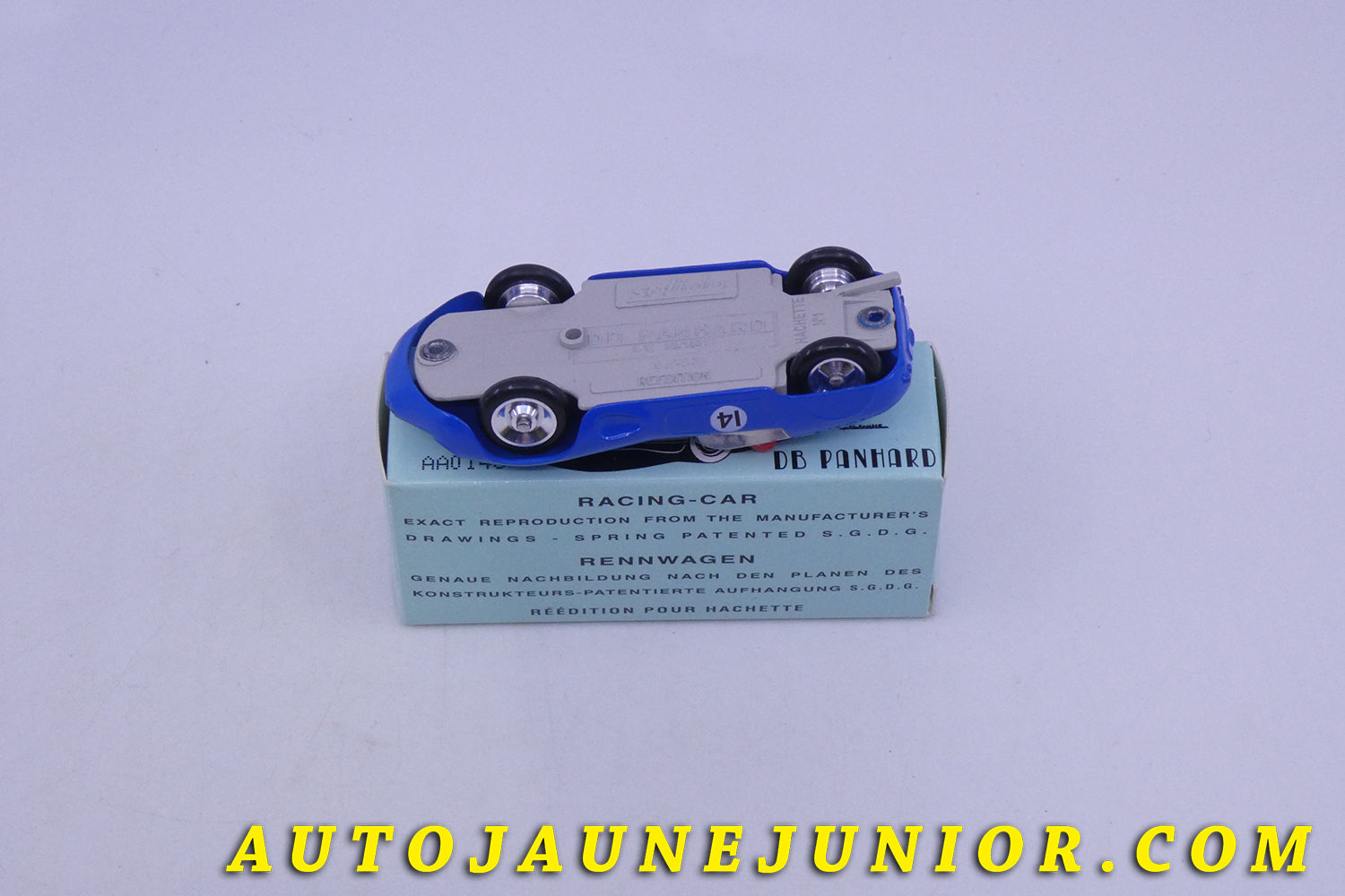 Le Atlas DB Panhard Barquette est en vente sur Auto Jaune Junior ! Découvrez nos collections de diecast Tekno, Politoys, Mebetoys, Mercury, Joal, Diapet, Märklin, TootsieToys.AutoJaune Junior ; Vous avez le même jouet ? Profitez de notre expertise pour vous accompagner dans la vente de vos modèles ou votre collection ! Nous achetons tous lots de miniatures ! Contactez nous !