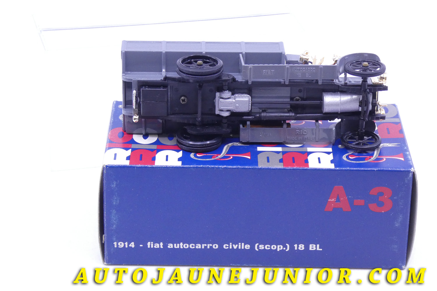 Le Rio Fiat Autocar Civile 18BL est en vente sur Auto Jaune Junior ! Découvrez nos collections de diecast Tekno, Politoys, Mebetoys, Mercury, Joal, Diapet, Märklin, TootsieToys.AutoJaune Junior ; Vous avez le même jouet ? Profitez de notre expertise pour vous accompagner dans la vente de vos modèles ou votre collection ! Nous achetons tous lots de miniatures ! Contactez nous !