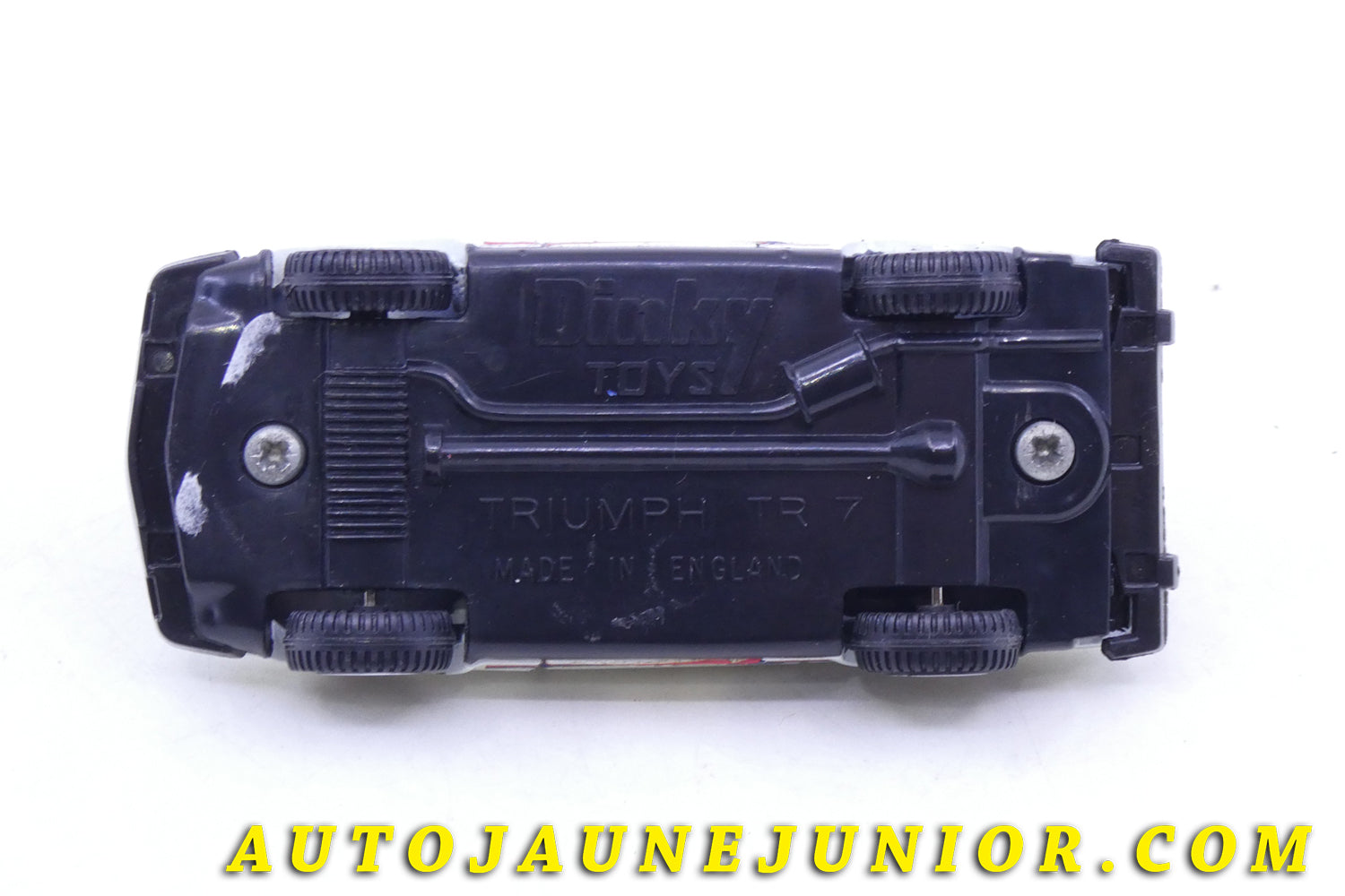 Le Dinky Toys Triumph TR7 Leyland Rallye est en vente sur Auto Jaune Junior ! Découvrez nos collections de diecast Tekno, Politoys, Mebetoys, Mercury, Joal, Diapet, Märklin, TootsieToys.AutoJaune Junior ; Vous avez le même jouet ? Profitez de notre expertise pour vous accompagner dans la vente de vos modèles ou votre collection ! Nous achetons tous lots de miniatures ! Contactez nous !