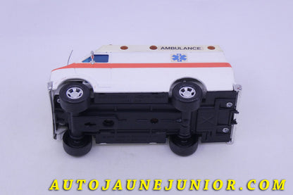 Le Matchbox Dodge Fourgon Paramédical est en vente sur Auto Jaune Junior ! Découvrez nos collections de diecast Tekno, Politoys, Mebetoys, Mercury, Joal, Diapet, Märklin, TootsieToys.AutoJaune Junior ; Vous avez le même jouet ? Profitez de notre expertise pour vous accompagner dans la vente de vos modèles ou votre collection ! Nous achetons tous lots de miniatures ! Contactez nous !