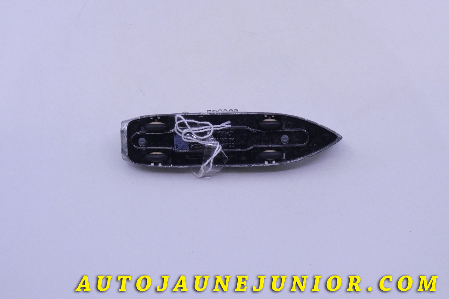 Le Dinky Toys Auto Thunderbolt est en vente sur Auto Jaune Junior ! Découvrez nos collections de diecast Tekno, Politoys, Mebetoys, Mercury, Joal, Diapet, Märklin, TootsieToys.AutoJaune Junior ; Vous avez le même jouet ? Profitez de notre expertise pour vous accompagner dans la vente de vos modèles ou votre collection ! Nous achetons tous lots de miniatures ! Contactez nous !