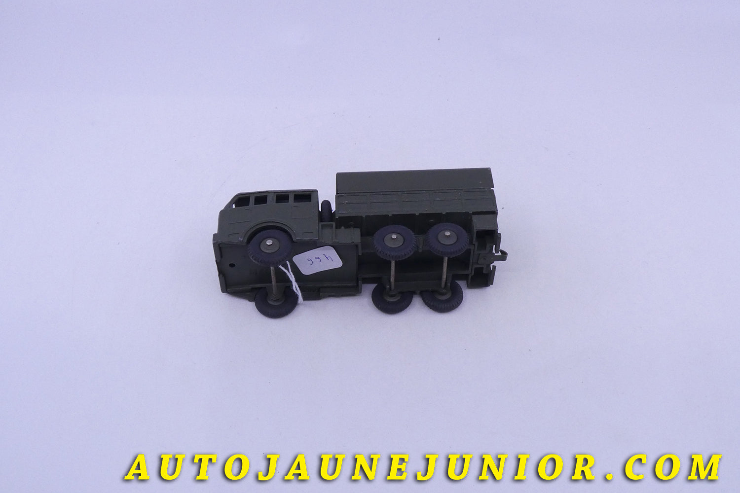 Le Dinky Toys Berliet T6 tracteur d'artillerie est en vente sur Auto Jaune Junior ! Découvrez nos collections de diecast Tekno, Politoys, Mebetoys, Mercury, Joal, Diapet, Märklin, TootsieToys.AutoJaune Junior ; Vous avez le même jouet ? Profitez de notre expertise pour vous accompagner dans la vente de vos modèles ou votre collection ! Nous achetons tous lots de miniatures ! Contactez nous !