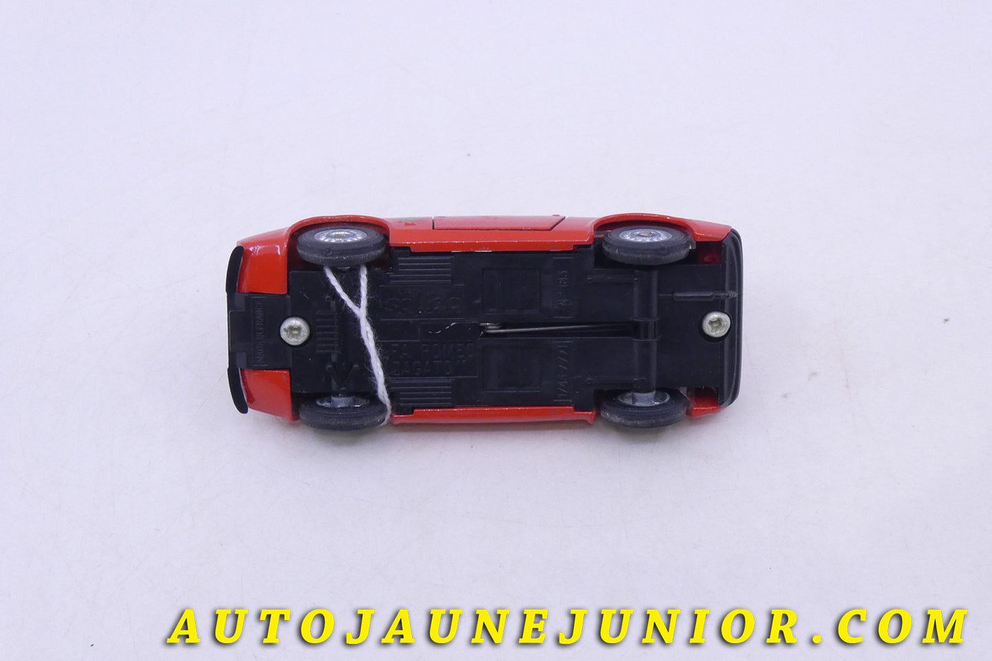 Le Solido Alfa Roméo  Zagato coupé est en vente sur Auto Jaune Junior ! Découvrez nos collections de diecast Tekno, Politoys, Mebetoys, Mercury, Joal, Diapet, Märklin, TootsieToys.AutoJaune Junior ; Vous avez le même jouet ? Profitez de notre expertise pour vous accompagner dans la vente de vos modèles ou votre collection ! Nous achetons tous lots de miniatures ! Contactez nous !