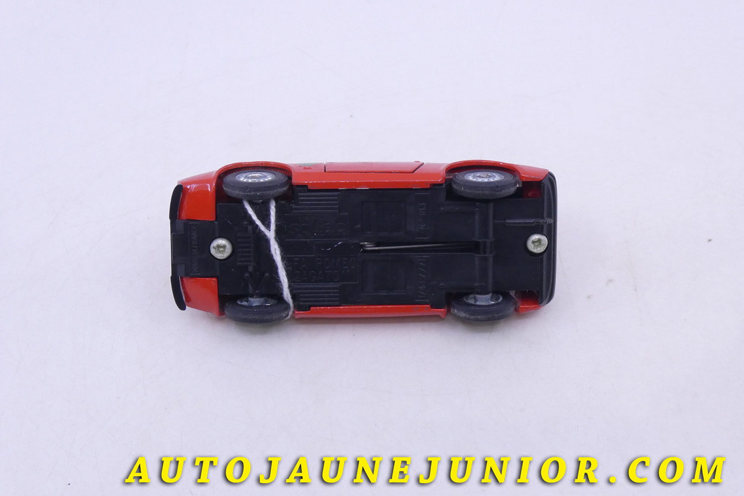 Le Solido Alfa Roméo  Zagato coupé est en vente sur Auto Jaune Junior ! Découvrez nos collections de diecast Tekno, Politoys, Mebetoys, Mercury, Joal, Diapet, Märklin, TootsieToys.AutoJaune Junior ; Vous avez le même jouet ? Profitez de notre expertise pour vous accompagner dans la vente de vos modèles ou votre collection ! Nous achetons tous lots de miniatures ! Contactez nous !