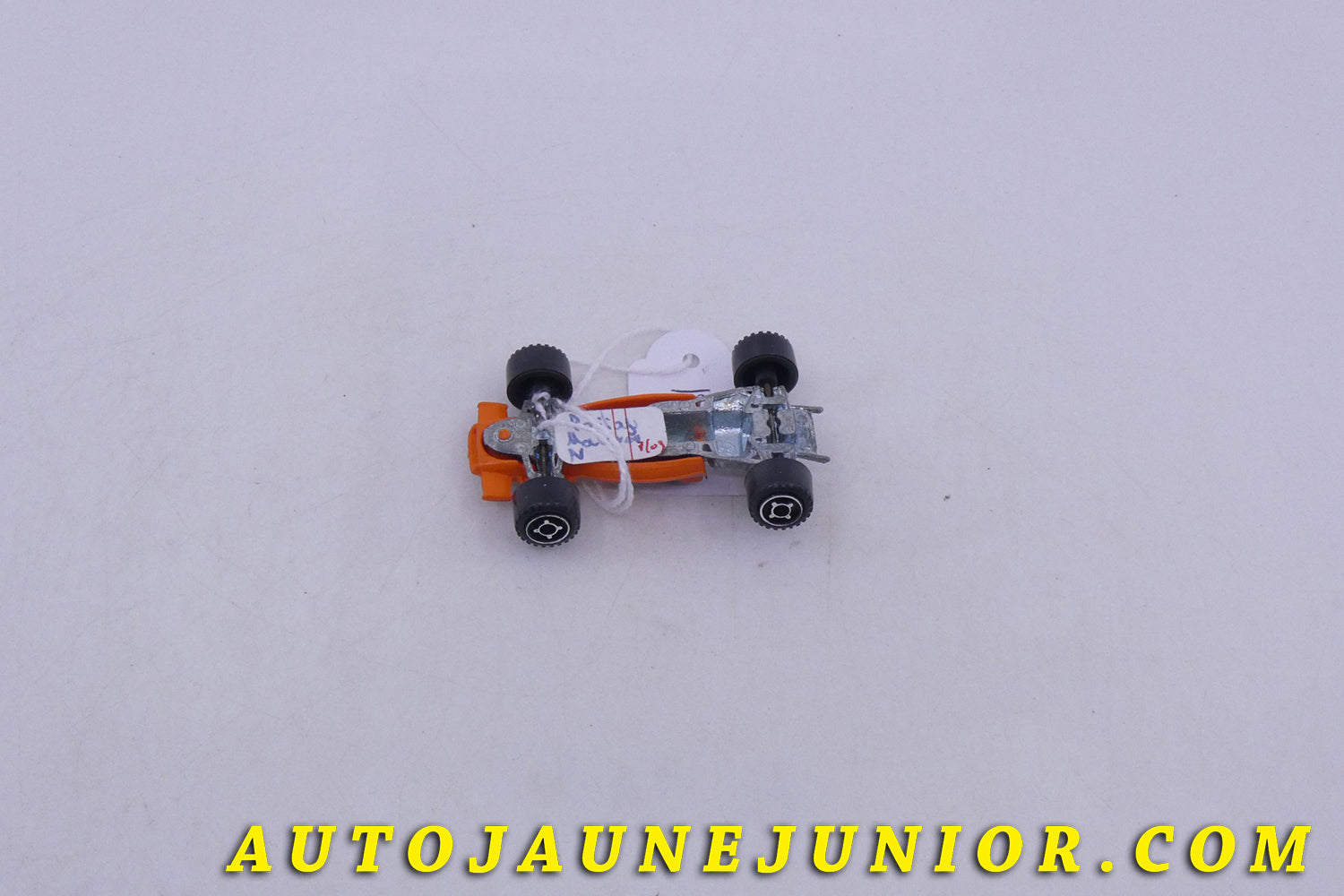 Le Barlux Auto Formule 1 - Mac Laren est en vente sur Auto Jaune Junior ! Découvrez nos collections de diecast Tekno, Politoys, Mebetoys, Mercury, Joal, Diapet, Märklin, TootsieToys.AutoJaune Junior ; Vous avez le même jouet ? Profitez de notre expertise pour vous accompagner dans la vente de vos modèles ou votre collection ! Nous achetons tous lots de miniatures ! Contactez nous !