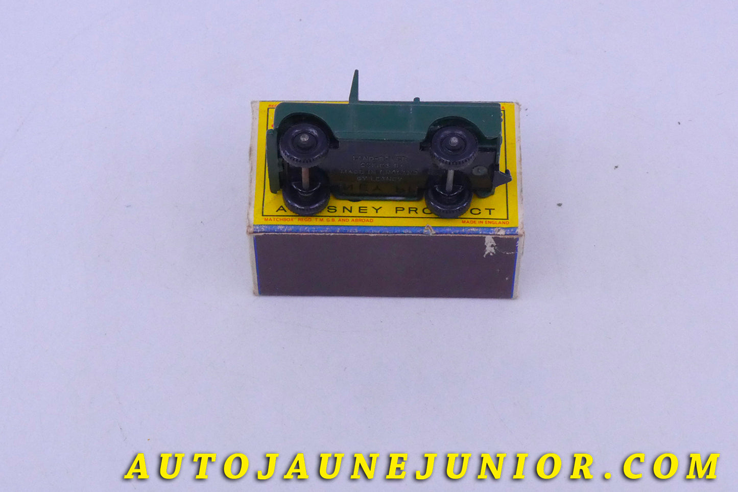 Le Matchbox Land-Rover Jeep Militaire 109 Torpedo est en vente sur Auto Jaune Junior ! Découvrez nos collections de diecast Tekno, Politoys, Mebetoys, Mercury, Joal, Diapet, Märklin, TootsieToys.AutoJaune Junior ; Vous avez le même jouet ? Profitez de notre expertise pour vous accompagner dans la vente de vos modèles ou votre collection ! Nous achetons tous lots de miniatures ! Contactez nous !